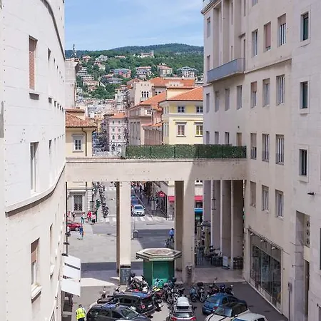 Appartamento Triestevillas Ghetto Avantgarde 150 *